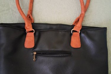 Bór válltáska Eladó egy nagyon keveset használt BŐR női válltáska.
Előre utalással postázom!!