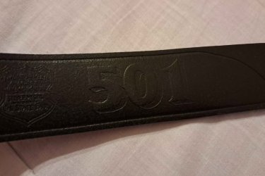 Eladó egy teljesen új VALÓDI BŐR deréköv. 110 cm hosszú. 
Márka a képen!
10.000Ft.