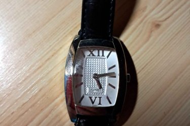 Eladó egy tökéletes állapotú és működésű ESPRIT márkájú női karóra.
Előre utalással postázom!!