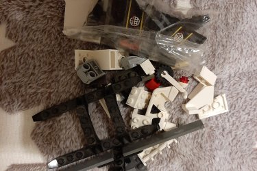 Eladó Lego city police hajó. Újszerű, eredeti, magyar leírással.

- A helikopter alkatrészei hiányoznak!
- Tettem plusz 2 rendőrt, ami alapból nem járt hozzá! + Rendőr motor

Ára: 29 999 Ft