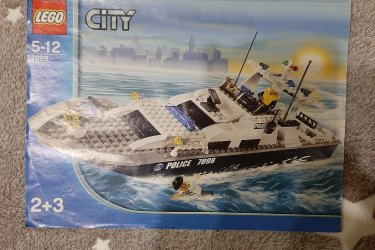 Eladó Lego city police hajó. Újszerű, eredeti, magyar leírással.

- A helikopter alkatrészei hiányoznak!
- Tettem plusz 2 rendőrt, ami alapból nem járt hozzá! + Rendőr motor

Ára: 29 999 Ft