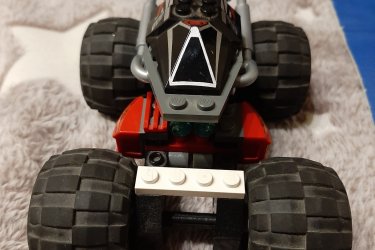 Eladó újszerű, eredeti, magyar nyelvű leírással hátra húzhatós Racers Lego.

- Hiányzik 2 alkatrésze, de a működését és kinézetét nem befolyásolja!

Ára: 3999 ft