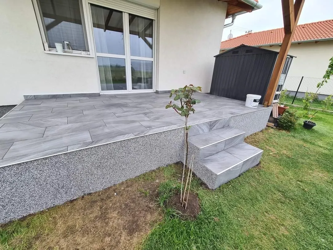 festés Ami csak egy lakásfelújításhoz kell!
 Prémium minőségű festés, mázolás, tapétázás
Munkácsi István vagyok!

Nagyobb szobafestéssel, kapcsolatos projektek mellet szívesen vállalok kisebb munkákat is a legkorszerűbb technológiákkal.
9 év szakmai tapasztalattal rendelkezem. Nálunk az első az ön kényelme éppen ezért , ha szeretné teljes egészében lebonyolítjuk a felújítást! Ön megálmodja, mi megvalósítjuk! Bátran mondja el nekünk kérését, álmait , biztosan tudunk segíteni! Nálunk a precíz pontos és tiszta munkakörnyezet alapvető, nem számít új vagy régi építésű az ingatlan amely felújítandó, itt minden feladat és mindenki egyenlő. Az árak? Nos áraink versenyképesek ugyanis csapatunk fiatalos , aktív dinamikus , ezért egy adott feladatot rövidebb idő alatt teljesítünk.
 Dobja fel élénk színekkel, vagy egy szép tapétával! 
Festés nagyon rövid határidővel!
Pattog a festék az ablakról? 
Nekünk mindegy, hogy új vagy régi, gyönyörűvé varázsoljuk.
Hívjon bátran, ingyenes helyszíni felmérésért,vagy írjon e-mailt 
 06205085638
proo.painter@gmail.com
24 órán belül felvesszük önnel a kapcsolatot.