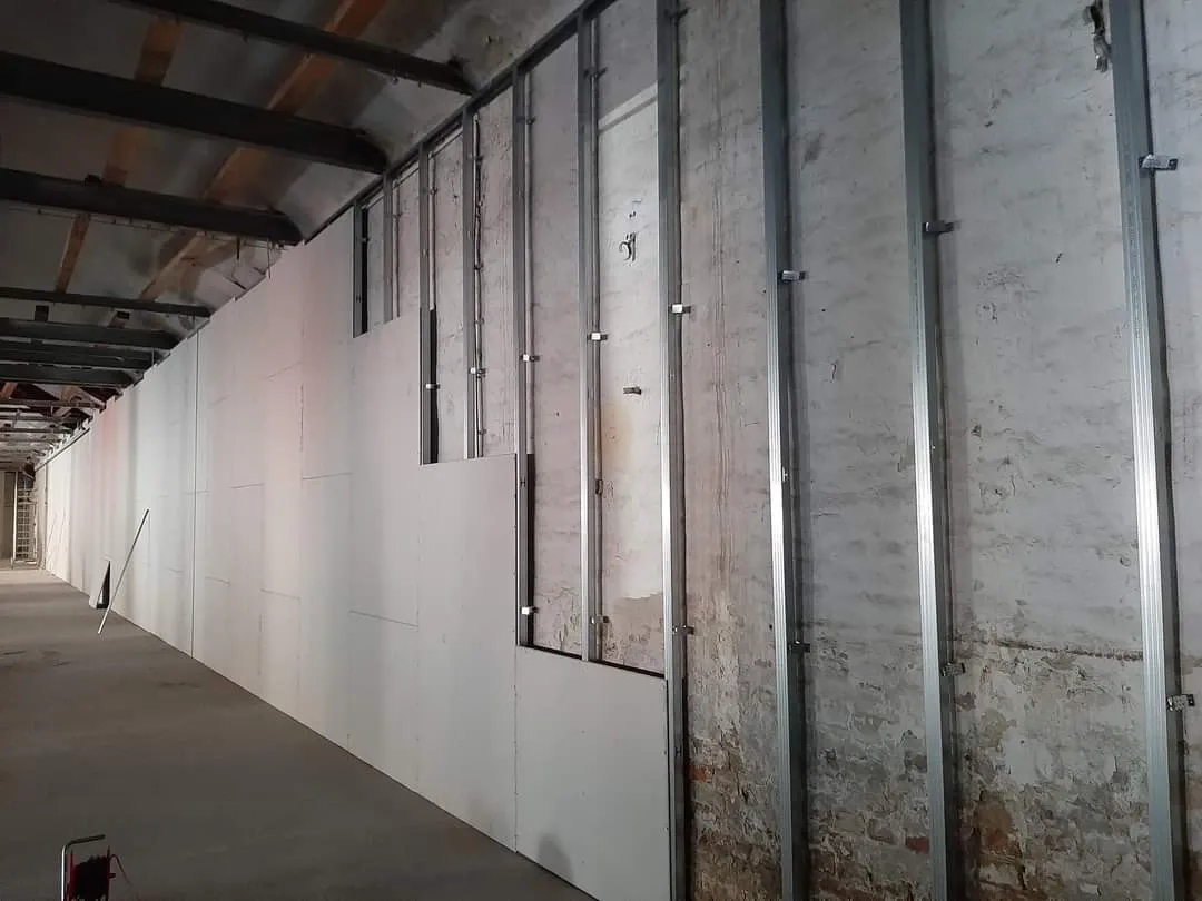 festés Ami csak egy lakásfelújításhoz kell!
 Prémium minőségű festés, mázolás, tapétázás
Munkácsi István vagyok!

Nagyobb szobafestéssel, kapcsolatos projektek mellet szívesen vállalok kisebb munkákat is a legkorszerűbb technológiákkal.
9 év szakmai tapasztalattal rendelkezem. Nálunk az első az ön kényelme éppen ezért , ha szeretné teljes egészében lebonyolítjuk a felújítást! Ön megálmodja, mi megvalósítjuk! Bátran mondja el nekünk kérését, álmait , biztosan tudunk segíteni! Nálunk a precíz pontos és tiszta munkakörnyezet alapvető, nem számít új vagy régi építésű az ingatlan amely felújítandó, itt minden feladat és mindenki egyenlő. Az árak? Nos áraink versenyképesek ugyanis csapatunk fiatalos , aktív dinamikus , ezért egy adott feladatot rövidebb idő alatt teljesítünk.
 Dobja fel élénk színekkel, vagy egy szép tapétával! 
Festés nagyon rövid határidővel!
Pattog a festék az ablakról? 
Nekünk mindegy, hogy új vagy régi, gyönyörűvé varázsoljuk.
Hívjon bátran, ingyenes helyszíni felmérésért,vagy írjon e-mailt 
 06205085638
proo.painter@gmail.com
24 órán belül felvesszük önnel a kapcsolatot.