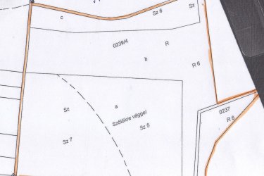 Eladásra kínálok 100000 m2-es MÁ-m jelű általános mezőgazdasági övezeti telket (rét, szántó) Őrbottyán Öregfalu határában a Rákóczi útról megközelíthetően.

Az Má-m jelű általános mezőgazdasági övezet övezeti paraméterei:

1/ a beépítési mód szabadon álló,
2/ a beépíthető telek legkisebb területe 30.000 m,
3/ a legnagyobb beépítettség terepszint felett 3%,
4/ a legnagyobb épületmagasság 7,5 m,
5/ az előkert legkisebb mérete 10 m,
6/ az oldalkert legkisebb mérete 10 m,
7/ a hátsókert legkisebb mérete 20 m.

Az Má-m övezetében a lovas turizmussal, a lósporttal összefüggő lótartás és az ismeretterjesztést szolgáló más, legfeljebb közepes testméretű állat tartása célját
szolgáló és az ahhoz tartozó kiszolgáló, kiegészítő, valamint szálláshely-
szolgáltató és vendéglátó építmények helyezhetők el.

A természet közelségét is biztosítja, így ideális helyszín lehet egy lakható, gazdasági épület kialakításához, állattartáshoz, növénytermesztéshez.

A közlekedési lehetőségek nagyon kedvezőek, a város jól megközelíthető autóval, és a közeli tömegközlekedési lehetőségeknek köszönhetően a főváros is könnyen elérhető. A környék infrastruktúrája folyamatosan fejlődik, így a jövőbeni beruházások és a település növekedése biztosítja, hogy a telek értéke csak növekedni fog az elkövetkező években.

Ajánlom Önnek ezt a rendkívüli lehetőséget, Őrbottyán infrastruktúrája állandóan fejlődik.
A település növekedése biztosítja, hogy a telek értéke növekedni fog az elkövetkezendő időben.

A mezőgazdasági telek tehermentes, a földtörvény hatálya alá esik, kifüggesztés köteles! .

Ár: 100. 000. 000.-Ft

További információért és a megtekintéssel kapcsolatban, várom megtisztelő hívását!
Amiben még segíteni tudok:
- ha a vásárláshoz még el kell adnia ingatlanát
- energetikai tanúsítvány készítése 72 órán belül
- ingyenes hitelügyintézés
- jogi háttér
- földhivatali ügyintézés
- értékbecslés, piaci ármeghatározás
- költöztetés, lomtalanítás
- ajánlatok küldése e-mailben országos adatbázisból.

Tel: +36705581160
