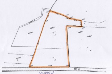 Eladásra kínálok 39390 m2-es MÁ jelű általános mezőgazdasági övezeti telket Őrbottyán határában Váckisújfalu felé.

A természet közelségét is biztosítja, így ideális helyszín lehet egy lakható, gazdasági épület kialakításához, állattartáshoz, növénytermesztéshez.

Az MÁ jelű mezőgazdasági övezet övezeti paraméterei:

1/ beépítési mód szabadon álló,
2/ a beépíthető telek legkisebb területe 10.000 méter
3/ a legnagyobb beépítettség terepszint felett 3%,
4/ a legnagyobb beépítettség terepszint alatt 3%,
5/ a legnagyobb épületmagasság 5,0 méter,
6/ az előkert legkisebb mérete 10 méter,
7/ az oldalkert legkisebb mérete 4 méter,
7/a hátsókert legkisebb mérete 10 méter

A közlekedési lehetőségek nagyon kedvezőek, a város jól megközelíthető autóval, és a közeli tömegközlekedési lehetőségeknek köszönhetően a főváros is könnyen elérhető. A környék infrastruktúrája folyamatosan fejlődik, így a jövőbeni beruházások és a település növekedése biztosítja, hogy a telek értéke csak növekedni fog az elkövetkező években.

Ajánlom Önnek ezt a rendkívüli lehetőséget, Őrbottyán infrastruktúrája állandóan fejlődik.
A település növekedése biztosítja, hogy a telek értéke növekedni fog az elkövetkezendő időben.

A mezőgazdasági telek tehermentes, a földtörvény hatálya alá esik, kifüggesztés köteles!

Ár: 58. 000. 000.-Ft

További információért és a megtekintéssel kapcsolatban, várom megtisztelő hívását!

Amiben még segíteni tudok:

- ha a vásárláshoz még el kell adnia ingatlanát
- energetikai tanúsítvány készítése 72 órán belül
- ingyenes hitelügyintézés
- jogi háttér
- földhivatali ügyintézés
- értékbecslés, piaci ármeghatározás
- költöztetés, lomtalanítás
- ajánlatok küldése e-mailben országos adatbázisból.

Tel: +36705581160 Gere Géza