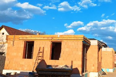 Új építésű, modern családi házak, otthonok Göd központjában.