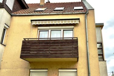 Vácon kiadó, 47 m² + erkélyes, téglaépítésű társasházi lakás.úzútávra kiadó.