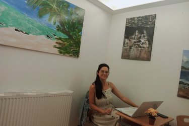 Ausztriai ügyeinek intézéséhez válassza Ausztriában müködő, de magyar ügyfélszolgálattal rendelkező irodánkat!&#13;&#10;Ausztriai családi pótlék ügyintézés, GYes, osztrák nyugdij, TB ügyek, kommunikációs hivatalokkal, az Auztriában élők, és Ausztriába költözők nyelvi,-és ügyintézési támogatása.&#13;&#10;Keressen minket bizalommal!&#13;&#10;&#13;&#10;web: https://austria-anival.com/ausztriai-ugyintezesek/&#13;&#10;&#13;&#10;Kontat:&#13;&#10;wdjobshilfe@gmail.com&#13;&#10;Tel/WhatsApp: +43 664 993 78 369