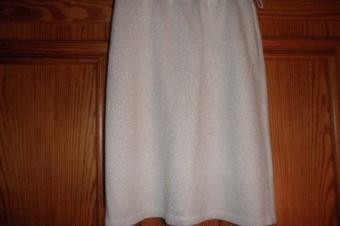 Székesfehérváron eladó új női kötött szoknya.Krém színű.60 cm hosszú.Gumis derék.
Ára:1500.-Ft