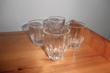 Székesfehérváron eladó 7 db régi pálinkás pohár még a szocializmusból.
600.-Ft/db