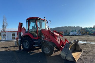 Zárt fülke,
4. szint,
2013. évi US EPA címke,
2300 mm-es többcélú rakodó kanál,
Oldalváltás,
Kihúzható pálca,
540 mm-es markolókanál
Gyártó: JCB
3CX 14M4WA modell
Eszköztípus Kotró-rakodó
Sorozatszám: JCB3CXAPE02271296
CE-jelölés CE-jelöléssel
A fő alkatrészek a helyükön vannak és teljesen működőképesek.
A motor beindult és gond nélkül ment.
A hidraulikus rendszer teljesen működőképes volt.

Vegye fel a kapcsolatot a Whatssappel: +447587367390