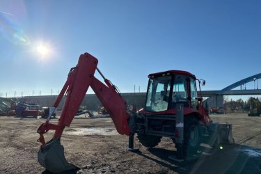 Zárt fülke,
4. szint,
2013. évi US EPA címke,
2300 mm-es többcélú rakodó kanál,
Oldalváltás,
Kihúzható pálca,
540 mm-es markolókanál
Gyártó: JCB
3CX 14M4WA modell
Eszköztípus Kotró-rakodó
Sorozatszám: JCB3CXAPE02271296
CE-jelölés CE-jelöléssel
A fő alkatrészek a helyükön vannak és teljesen működőképesek.
A motor beindult és gond nélkül ment.
A hidraulikus rendszer teljesen működőképes volt.

Vegye fel a kapcsolatot a Whatssappel: +447392604620
https://lyonsindustry.com/product-category/backhoe-loaders/