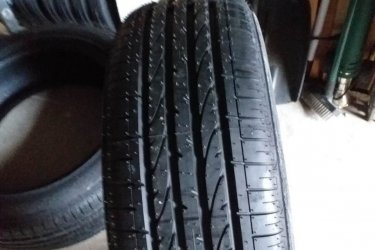 Autó váltás miatt eladó 2 db új Bridgestone Dueler H/P Sport 215/55 R18 nyári gumi.

Ezek a gumik eredetileg egy Opel Mokka X-hez lettek vásárolva, de az új autónkra már nem megfelelő a méretük. 

A Bridgestone Dueler H/P Sport a piacon egyik legjobb minőségű nyári gumi. Bár a gumik 2016-ban lettek gyártva, sosem voltak használatban. Ezért most kedvezményes áron, mindössze 50 000 Ft-ért megvásárolhatók.

Az autógumik minősége nem a gyártás évétől, hanem a tényleges használattól függ. Mivel ezek a gumik mindvégig helyesen voltak tárolva, a koruk semmilyen negatív hatással nincs rájuk. Így egy olyan vásárlónak, akinek éppen szüksége van két új nyári gumira, ez egy rendkívül kedvező ajánlat lehet.

Az érdeklődők a gumikat Budafokról tudják elvinni. Nem vállalunk postázást.

További részletekért kérem, vegye fel velem a kapcsolatot privát üzenetben.

gtkreativstudio@gmail.com

WhatsApp.
00447445568391 