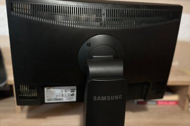 Samsung Syncmaster 20" LCD Monitor eladó.

1680*1050 VGA

Nem mai darab, de tökéletesen működik.

Érdeklődni üzenetben!
Személyesen Dencsházán átvehető.
Posta/Foxpost a vevő terhére.