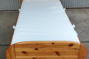 Fenyő ágy 90x200cm 