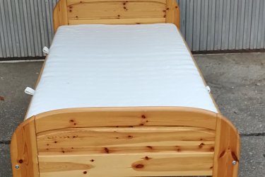 90x200cm fenyő heverő 