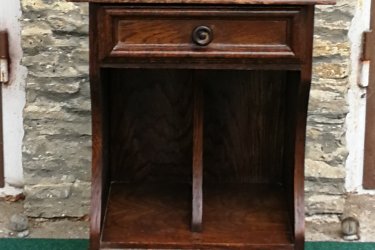 Tölgy fiókos, újságtartós kis szekrény 