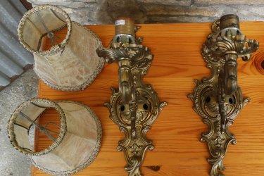 Jó állapotban lévő 2 db réz falikar eladó.