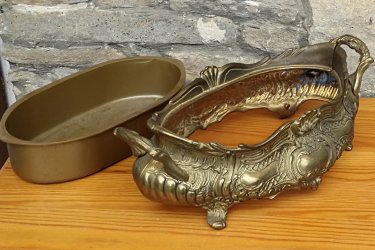 Jó állapotban lévő réz kínálótál eladó.