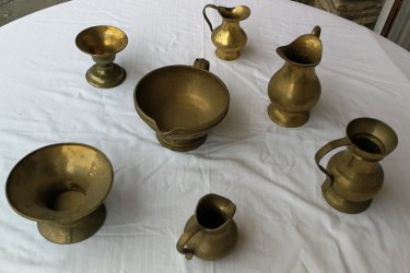 Réz dísztárgyak egyben eladók.