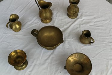 Réz dísztárgyak egyben eladók.