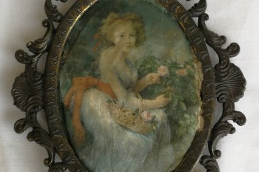 Eladó a képen látható állapotban lévő selyem faliképek ,barokk mintás réz és spiáter keretben .