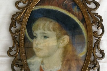 Eladó a képen látható állapotban lévő selyem faliképek ,barokk mintás réz és spiáter keretben .