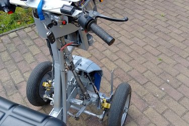 5,5 Le benzines 4 ütemű motorral 20 km/ó sebességgel rendelkező horgászkocsi eladó