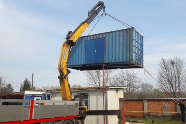 Daruzás és azzal összefüggő munkák végzése. Gépek, konténerek szállítása, daruzása. Raktárkonténer bérlés és eladás.
