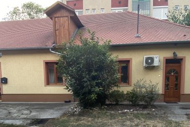 Kecskemét belvárosában piac közeli lakás kiadó