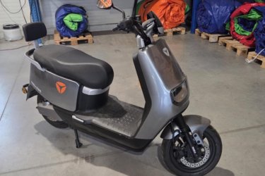 Eladó Z-TECH ZT-33 B Elektromos Robogó