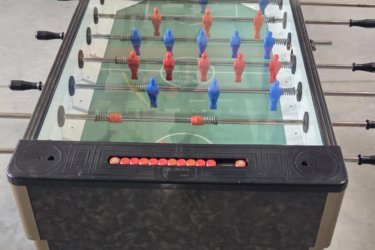 Eladó Csocsó Asztal

Típusa:  Sardi Premier League, 4 személyes
Leírás: Zárt rendszerű, üveg tetővel, világítással, ingyenesre állítva
Mérete: 1,5m x 1,3m
Állapota: Használt, jó állapotú

Ára: 250.000 Ft+ÁFA

Tartozékok: 8db golyó, ponyva védőburkolat