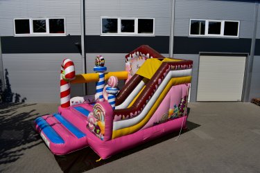 Eladó Candy Csúszdás Ugráló (Légvár)&#13;&#10;&#13;&#10;Gyártási év: 2024.02.&#13;&#10;&#13;&#10;Mérete: 4,1m x 4,9m x 3,3m&#13;&#10;&#13;&#10;Állapota: kitűnő állapotban&#13;&#10;&#13;&#10;Ára: 799.000 Ft+ÁFA&#13;&#10;&#13;&#10;Tartozékok: befúvó motor, rögzítő vascövekek, műszaki vizsga, (érvényessége: 2027.02.15.), javító készlet&#13;&#10;&#13;&#10;Átvételi időpont: 2025.10.12-től