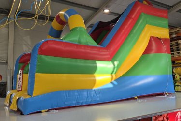 Eladó Szivárványos Csúszda (Légvár)&#13;&#10;&#13;&#10;Gyártási év: 2025.08.&#13;&#10;&#13;&#10;Mérete: 4m x 6m x 5m&#13;&#10;&#13;&#10;Állapota: új, angol ponyvából készült&#13;&#10;&#13;&#10;Ára: 1.099.000 Ft+ÁFA&#13;&#10;&#13;&#10;Tartozékok: befúvó motor, rögzítő vascövekek, műszaki vizsga, (érvényessége: 2028.08.), javító készlet,&#13;&#10;&#13;&#10;Átvételi időpont: Azonnal vihető