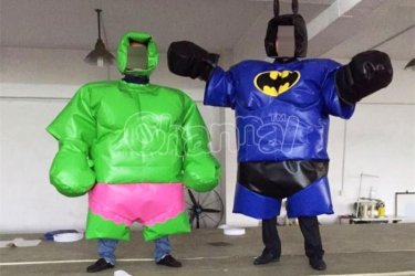 Eladó Batman és Hulk Szumó (Légvár)