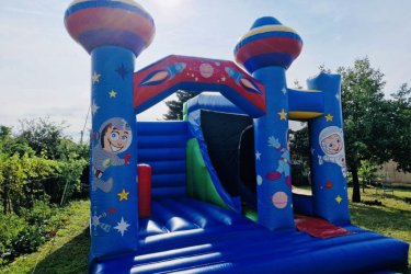 Eladó Ufós Csúszdás Ugráló&#13;&#10;Gyártási év: 2021&#13;&#10;&#13;&#10;Mérete: 6m x 4,8m x 4,5m&#13;&#10;&#13;&#10;Állapota: megkímélt&#13;&#10;&#13;&#10;Ára: 690.000 Ft+ÁFA&#13;&#10;&#13;&#10;Tartozékok: befúvó motor, rögzítő vascövekek, műszaki vizsga, javító készlet, tároló zsák&#13;&#10;&#13;&#10;Átvételi időpont: Azonnal vihető