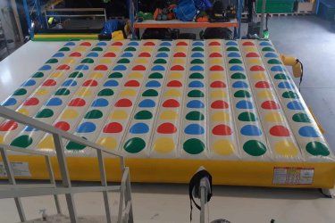 Bérelhető Felfújható Twister Légvár