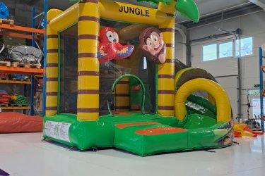 A legkisebb gyerkőcöknek való ugrálóvár kanyar-csúszdával. Egyszerre legfeljebb 3 gyermek használhatja. Kül- és beltéren egyaránt felállítható. Ajánlott korosztály: 2-6 éves korig.