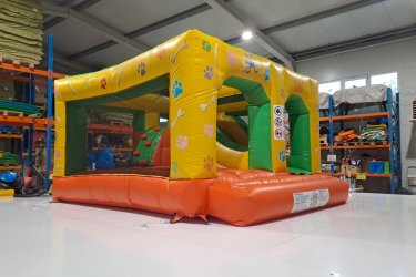 Bérelhető Kutyás Csúszdás Ugráló