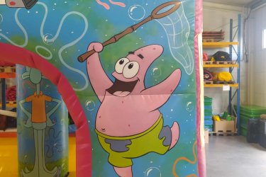 Eladó Spongya  Csúszdás Ugráló&#13;&#10;Gyártási év: 2025&#13;&#10;&#13;&#10;Mérete: 5m x 7m x 3,5m&#13;&#10;&#13;&#10;Állapota: új, angol ponyvából&#13;&#10;&#13;&#10;Ára: 1.400.000 Ft+ÁFA&#13;&#10;&#13;&#10;Tartozékok: befúvó motor, rögzítő vascövekek, műszaki vizsga, javító készlet&#13;&#10;&#13;&#10;Átvételi időpont: Azonnal vihető