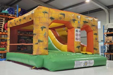 Eladó Dzsungel&#13;&#10;Csúszdás Ugráló&#13;&#10;Gyártási év: 2025&#13;&#10;&#13;&#10;Mérete: 4m x 4,7m x 2,5m&#13;&#10;&#13;&#10;Állapota: új, angol ponyvából&#13;&#10;&#13;&#10;Ára: 1.150.000 Ft+ÁFA&#13;&#10;&#13;&#10;Tartozékok: befúvó motor, rögzítő vascövekek, műszaki vizsga, javító készlet&#13;&#10;&#13;&#10;Átvételi időpont: Azonnal vihető