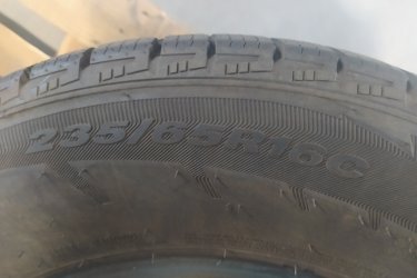 Eladó Nexen 235/65R16C tipusú kitűnő állapotú 1 szezont használt téligumi. Ára a  4 db 80.000.Ft Átvehető Vecsésen Tel 06 209 413 596