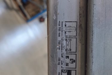 Eladó AL-KO rámpa – 400 kg teherbírás, párban – 2000 mm!&#13;&#10;&#13;&#10;Eladó egy AL-KO egyenes alumínium rámpapár, amely használt, de újszerű állapotú. Kiváló minőség, masszív kialakítás&#13;&#10;&#13;&#10;Műszaki adatok:&#13;&#10;Hosszúság: 2000 mm&#13;&#10;Szélesség: 225 mm&#13;&#10;Teherbírás: 400 kg / pár&#13;&#10;Anyag: könnyű, erős alumínium&#13;&#10;&#13;&#10;Az ára párban: 30000Ft&#13;&#10;A rámpák stabilak, masszívak, könnyen mozgathatók és biztonságosan használhatók.&#13;&#10;Átvehető Vecsésen&#13;&#10;Tel.: 06209413596