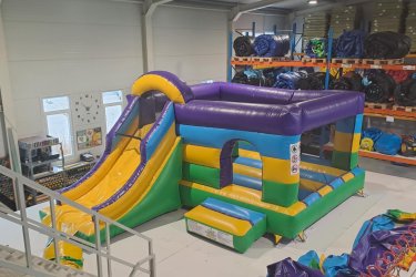 Eladó Szivárvány Csúszdás Ugráló