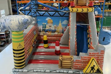 Eladó Építkezés Csúszdás Ugráló