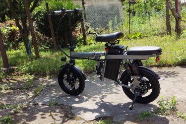         


Motor teljesítménye	
250W

Akkumulátor	
15Ah 48V

Szín	
szürke, 

Vezetési távolság	
40-80 km

Sebesség	
25 km/h

Méretek	
120 x 52 x 106 cm

Maximális Járművezető Súlya	
100kg

Töltési idő	
6-8 óra

Súlya	
35,8 kg

Vízálló	
IP2

Termék tartozékai

+++
Hátsó lámpa + Hátsó led irányjelzö.+ lopásgátló riasztó

14 hüvelykes gumi               













