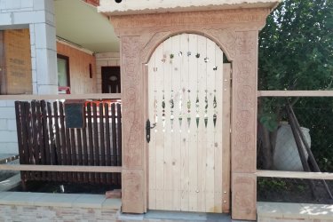 Szekelykapuk, kopjafák, kerítések, tornácok