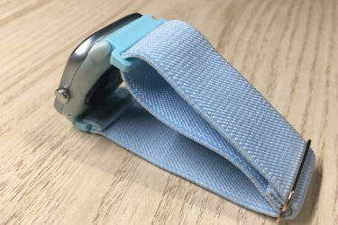 Kényelmes és finom tapintású a rugalmas (gumis) anyagnak köszönhetően. Az óraszíjak fém csattal lettek ellátva, hogy ezzel is mutatósabb, elegánsabb hatást váltson ki viselőjéből. A fekete szíj fekete fém állító csattal rendelkezik, a többi szín esetén a csatok arany színűek.

Minden hagyományos, 20mm befogóval rendelkező órával kompatibilis.

A cserélhető pótszíj főbb tulajdonságai:
-Strapabíró, rugalmas és tartós kialakítás
-Könnyen cserélhető
-Csatos rögzítés a kényelmes viselés érdekében

Ajándékdobozzal is megvásárolható, így egy igazán szép és elegáns meglepetés lehet szinte bármilyen alkalomra. Az ajándékdoboz fekete színű és +500 Ft az ára.

Egy szíj ára: 1990 Ft
Ajándékdobozzal: +500 Ft

5 megvétele esetén az egyiket ajándékba adom! Tehát 7960 Ft/5 db.

Erről a szíjról bővebben:
https://happywatch.hu/termek/szines-rugalmas-oraszij-20mm/