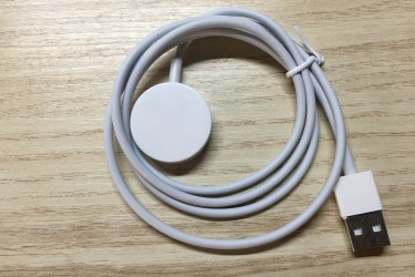Eladó Apple Watch okosórázoz macis formájú szilikon asztali tartó.
Színek: fehér, fekete, szürke
Alap átmérő: 5,2 cm
Magasság: 6,5 cm

Ára: 2490 Ft

Külön kapható hozzá belevaló Apple Watch vezeték nélküli töltő is USB csatlakozó véggel. Ennek színe: fehér. Kábel hossza: 1 méter.
Ennek ára: 1990 Ft

Hirdetéseim között további Apple Watch termékek is találhatóak.

Előre utalást követően Foxposttal vagy postával is tudom küldeni.

További Apple Watch kiegészítők:
https://happywatch.hu/termekcimke/apple-watch/